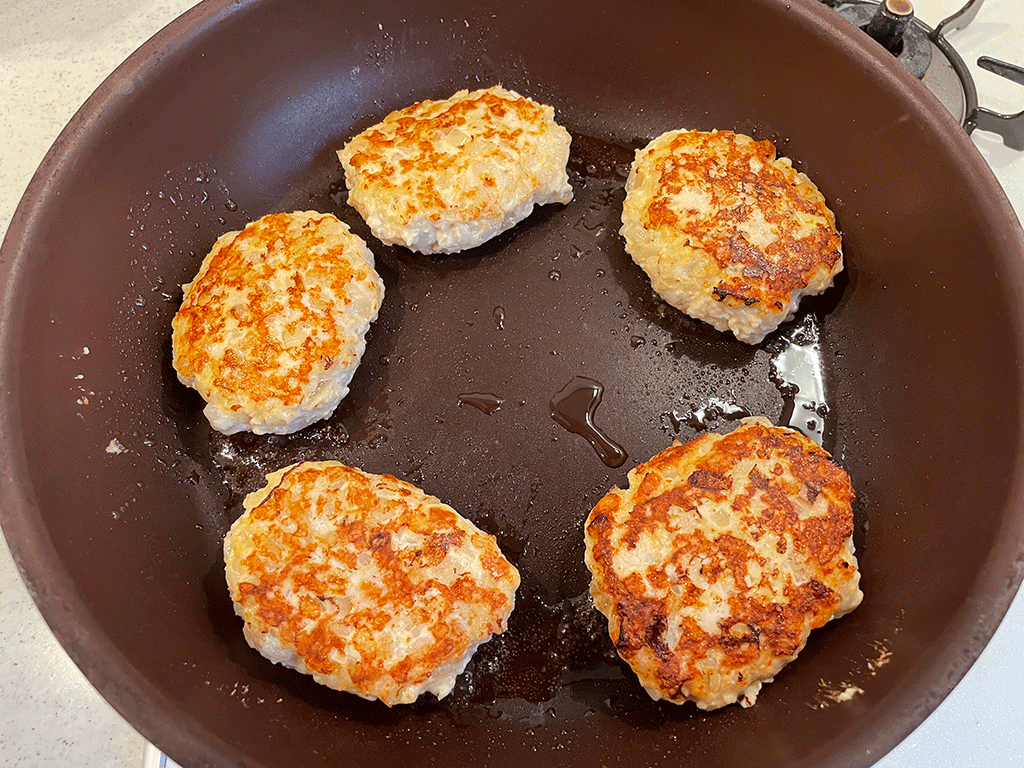 焼き色が付いたら裏返す